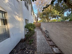 2700 Bellefontaine Street B8, Houston TX 77025