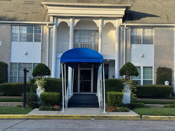2700 Bellefontaine Street B8, Houston TX 77025