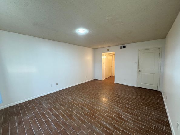 2700 Bellefontaine Street B8, Houston TX 77025