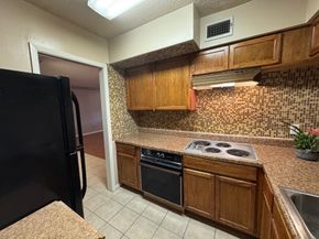 2700 Bellefontaine Street B8, Houston TX 77025