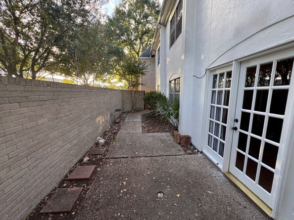 2700 Bellefontaine Street B8, Houston TX 77025