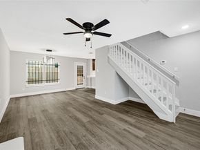 7050 Inwood Park Drive 113, Houston TX 77088