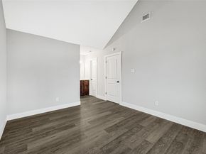 7050 Inwood Park Drive 113, Houston TX 77088