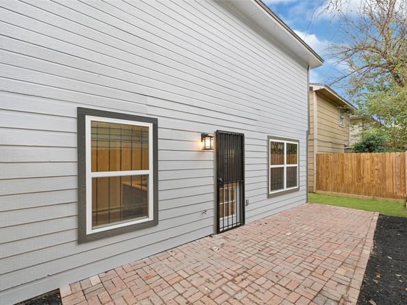 7050 Inwood Park Drive 113, Houston TX 77088