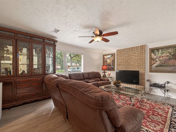 92 S Waxberry Road, Spring TX 77381