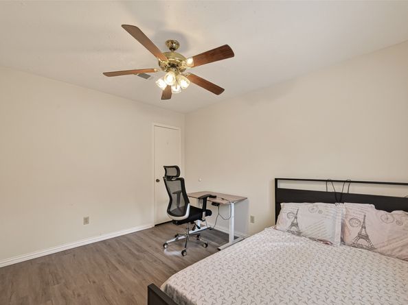 92 S Waxberry Road, Spring TX 77381