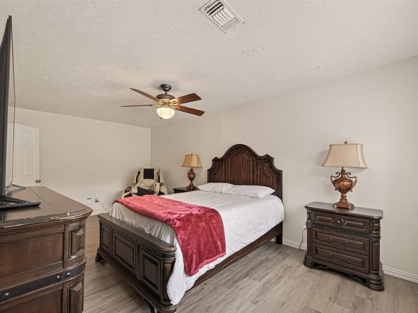 92 S Waxberry Road, Spring TX 77381