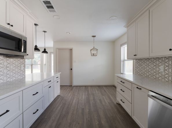 10110 Bob White Drive, Houston TX 77096