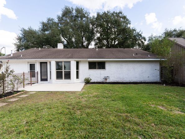 10110 Bob White Drive, Houston TX 77096