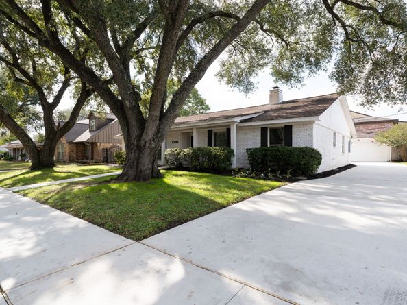 10110 Bob White Drive, Houston TX 77096