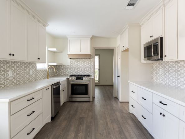 10110 Bob White Drive, Houston TX 77096