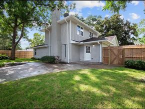 5026 Saxon Drive, Houston TX 77092