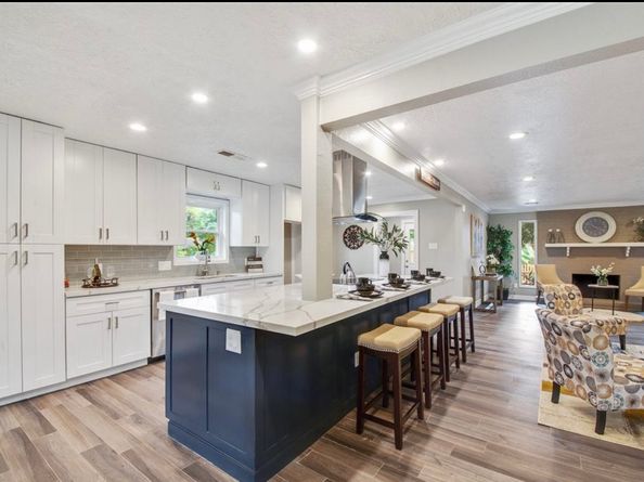 5026 Saxon Drive, Houston TX 77092