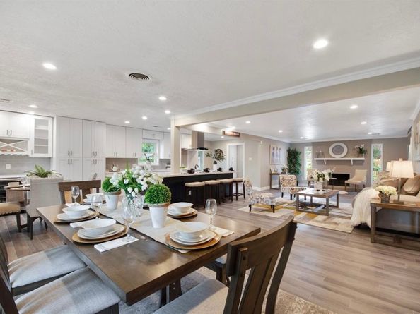 5026 Saxon Drive, Houston TX 77092