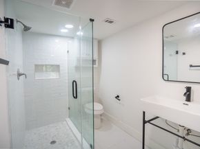 7305 Capitol Street, Houston TX 77011