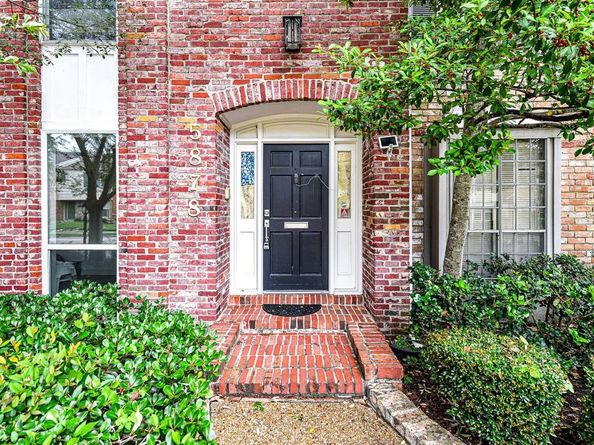 5878 Valley Forge Drive 149, Houston TX 77057