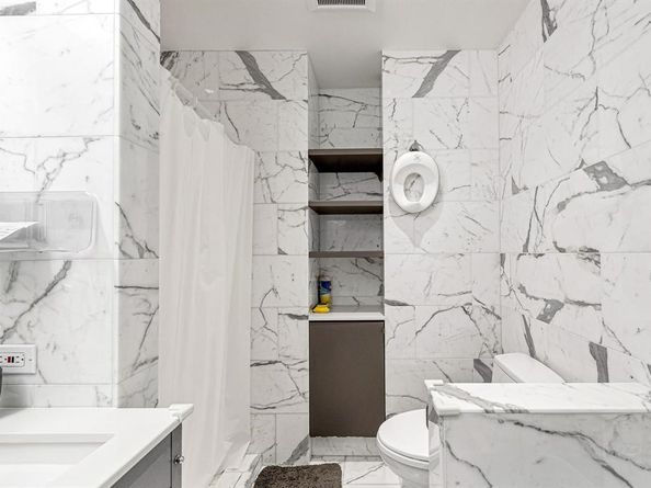 5878 Valley Forge Drive 149, Houston TX 77057