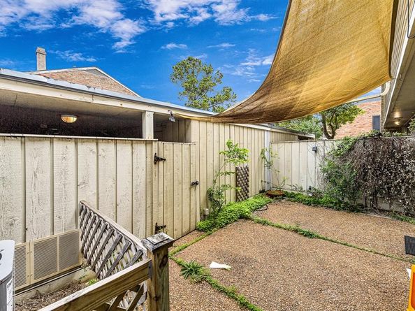 5878 Valley Forge Drive 149, Houston TX 77057