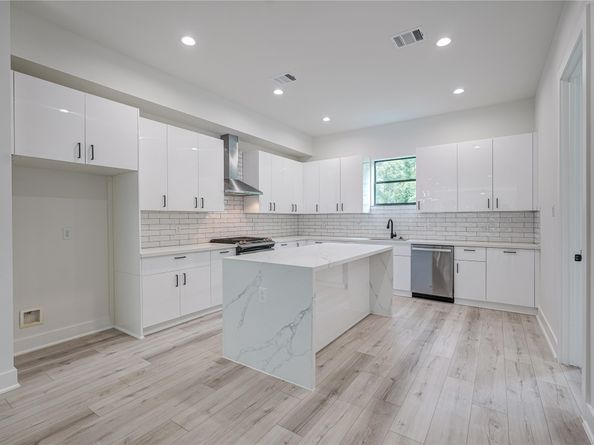 4535 Creekmont Drive, Houston TX 77091