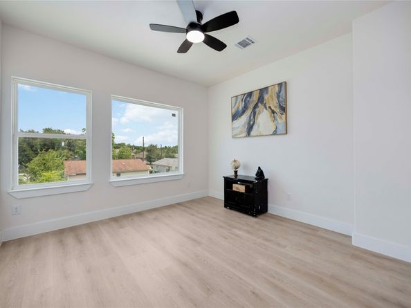 2116 Des Chaumes Street, Houston TX 77026