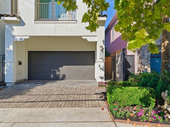 805 Birdsall Street, Houston TX 77007