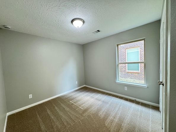 2519 Skyview Point Drive, Houston TX 77047