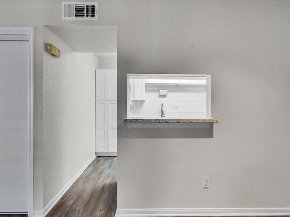 1860 White Oak Drive 333, Houston TX 77009