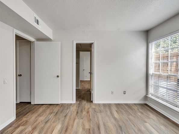 1860 White Oak Drive 333, Houston TX 77009