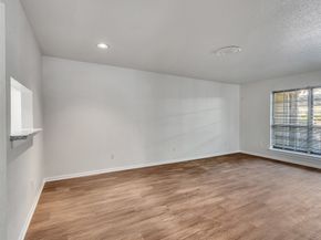 1860 White Oak Drive 333, Houston TX 77009
