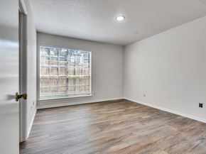 1860 White Oak Drive 333, Houston TX 77009