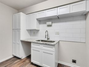 1860 White Oak Drive 333, Houston TX 77009