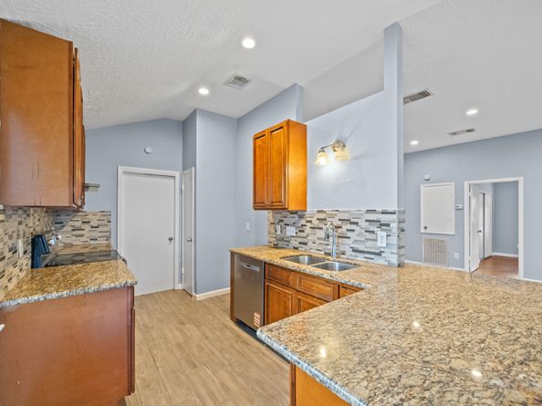 11059 Landsbury Circle, Houston TX 77099