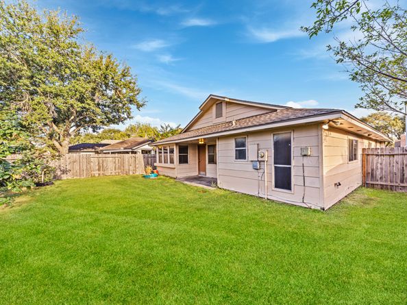 11059 Landsbury Circle, Houston TX 77099