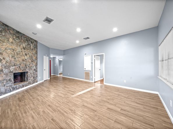 11059 Landsbury Circle, Houston TX 77099