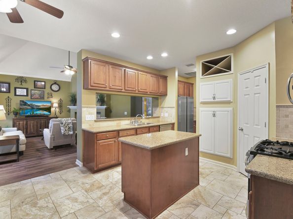 34 S Old Cedar Circle, Spring TX 77382