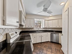 1829 Bering Drive 24, Houston TX 77057