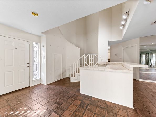 1829 Bering Drive 24, Houston TX 77057