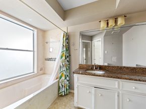 1829 Bering Drive 24, Houston TX 77057