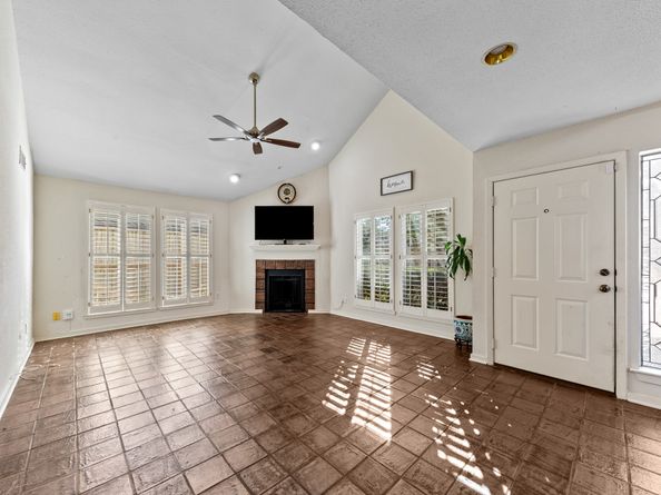 1829 Bering Drive 24, Houston TX 77057