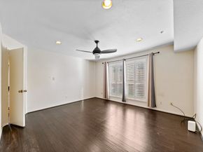 1829 Bering Drive 24, Houston TX 77057