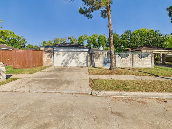 11619 Bowlan Ln, Houston TX 77035