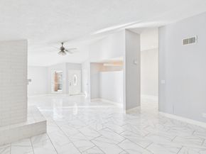 11619 Bowlan Ln, Houston TX 77035