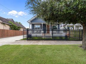 1805 Chestnut Street, Houston TX 77009