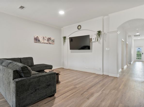 12989 Bellaire Boulevard 3, Houston TX 77072