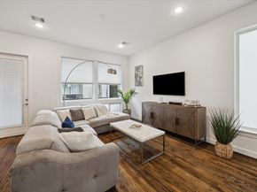 1050 Timbergrove Yards Lane, Houston TX 77008