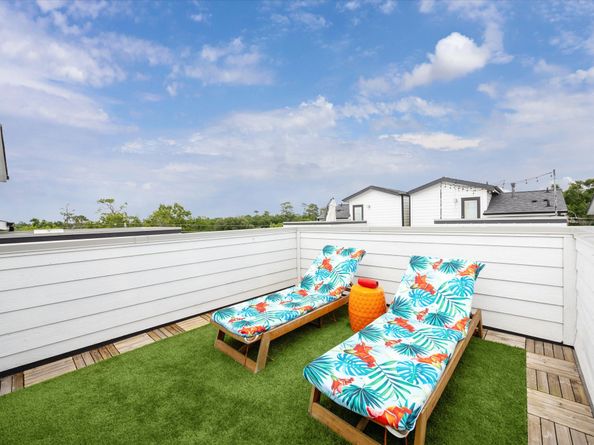 1050 Timbergrove Yards Lane, Houston TX 77008