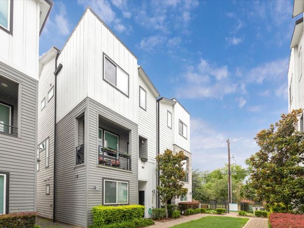 1050 Timbergrove Yards Lane, Houston TX 77008