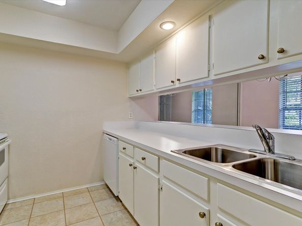 3131 Southwest Freeway C29, Houston TX 77098