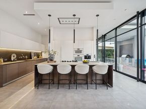 2332 Wroxton Road, Houston TX 77005