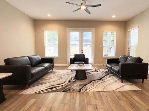4309 B Dickson Street Street, Houston TX 77007